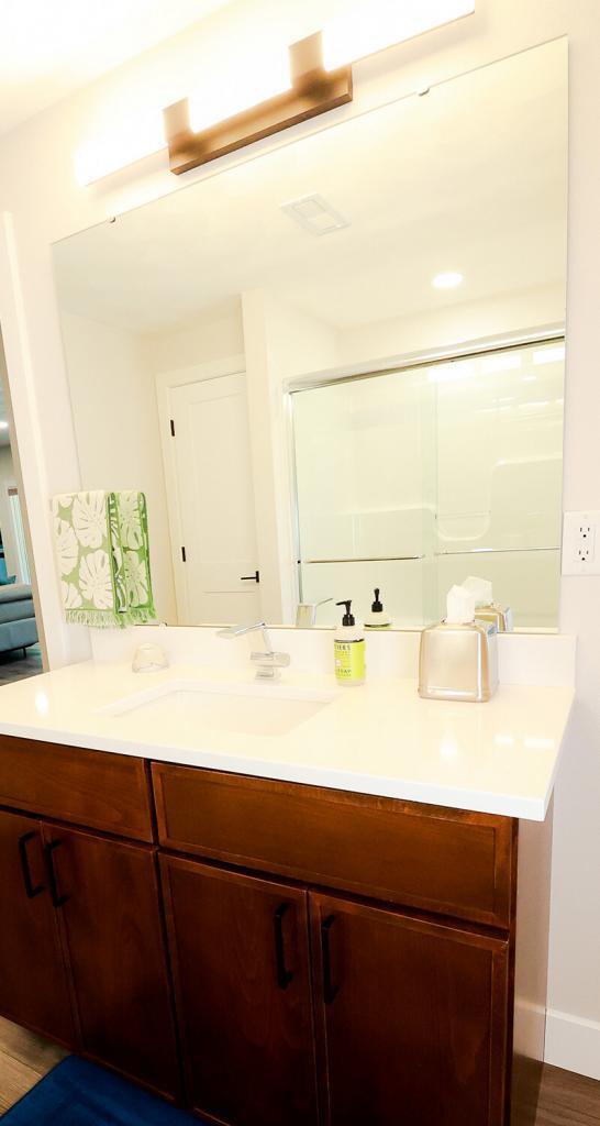 bathroom with white quartz vanity