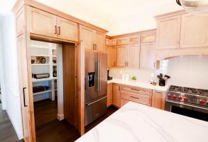 Beautiful kitchen remodel in Waterloo, IL. High quality white&nbsp; quarts counters and blue custom Koch Cabinets.